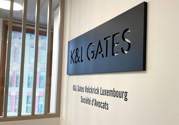 kl gates, logo 3d, plexiglas, 20mm, laser, noir mat, luxembourg