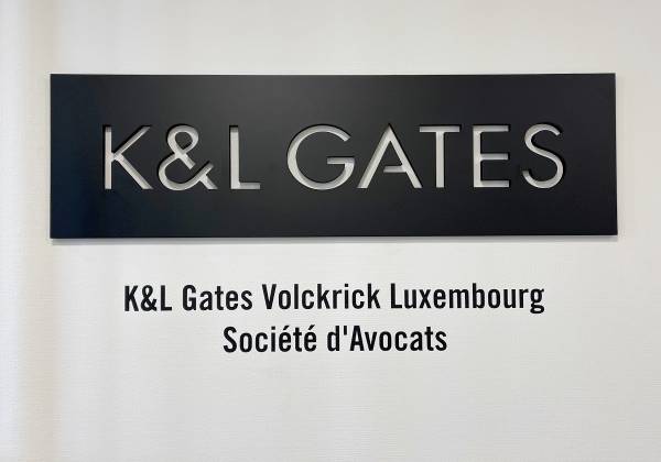 kl gates, logo relief, acrylique, laser cut, trotec, luxembourg