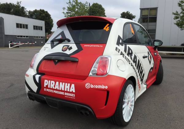 PIRANHA ET PETITS POISSONS ROUGES - Fiat Abarth N°4