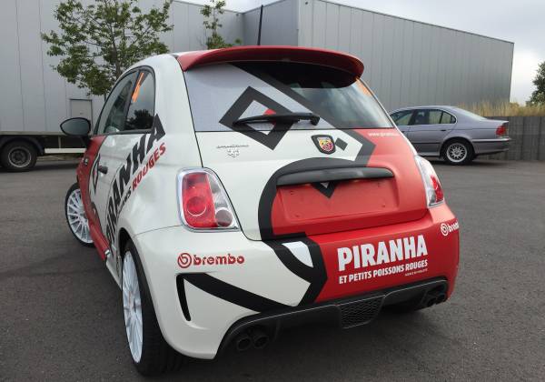 PIRANHA ET PETITS POISSONS ROUGES - Fiat Abarth N°4