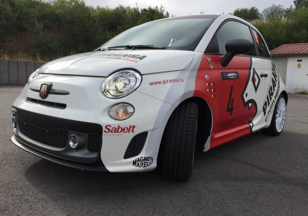 PIRANHA ET PETITS POISSONS ROUGES - Fiat Abarth N°4