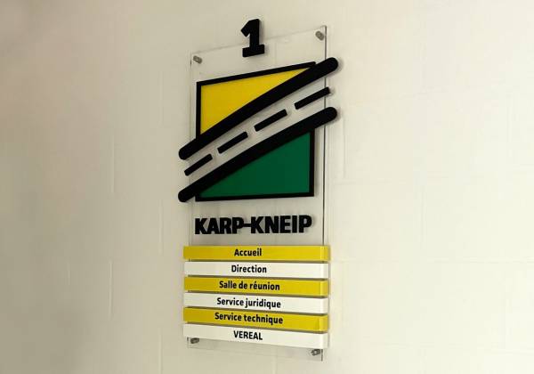 karp-kneip, bertange, cnc, plexiglass, pliage  à chaud, teinté masse, luxembourg