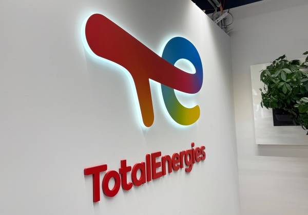 TOTAL ENERGIES, GRIDX, logo 3D, enseigne, led, plexiglas