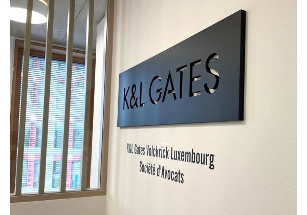 kl gates, logo 3d, plexiglas, 20mm, laser, noir mat, luxembourg
