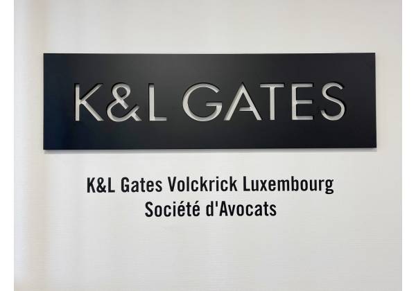 kl gates, logo relief, acrylique, laser cut, trotec, luxembourg