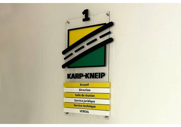 karp-kneip, bertange, cnc, plexiglass, pliage  à chaud, teinté masse, luxembourg